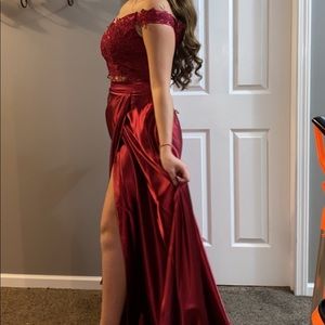 BRAND NEW NEVER WORN PROM DRESS